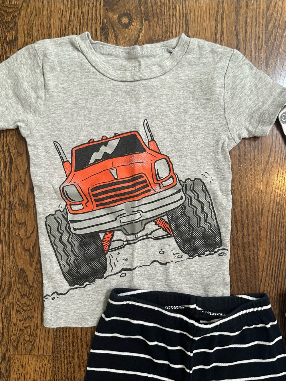 Carters PJs - Picture 2 of 3